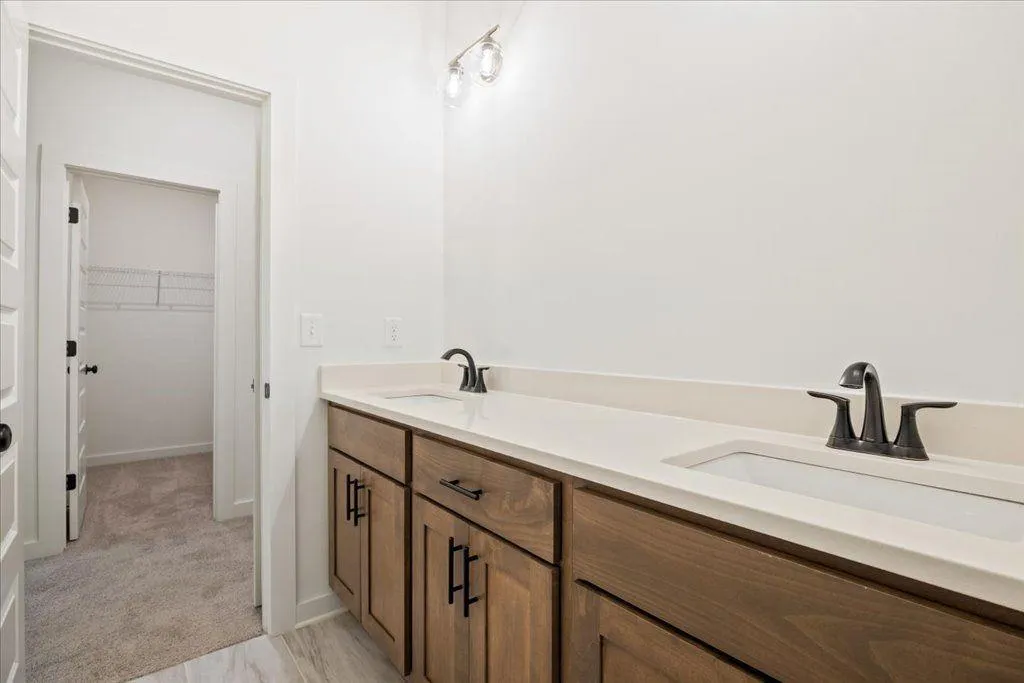 Gainesville, Georgia 30506, United States, 5 Bedrooms Bedrooms, ,5 BathroomsBathrooms,Residential,Active,174075