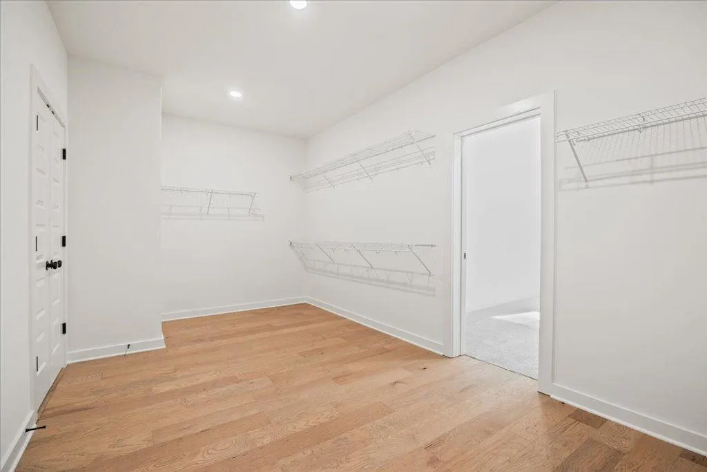 Gainesville, Georgia 30506, United States, 5 Bedrooms Bedrooms, ,5 BathroomsBathrooms,Residential,Active,174075