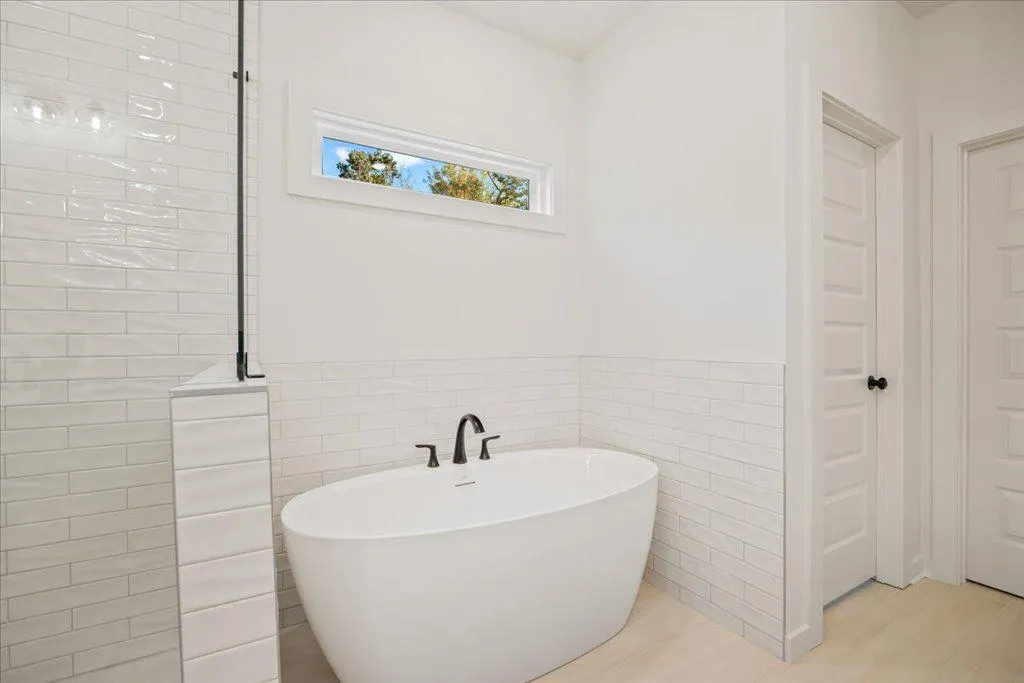 Gainesville, Georgia 30506, United States, 5 Bedrooms Bedrooms, ,5 BathroomsBathrooms,Residential,Active,174075