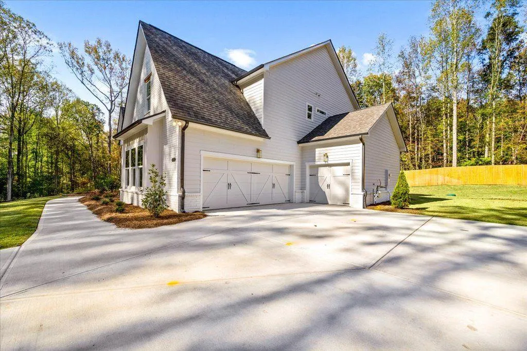 Gainesville, Georgia 30506, United States, 5 Bedrooms Bedrooms, ,5 BathroomsBathrooms,Residential,Active,174075