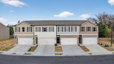 Townhouse For Sale - 136 Brexley Drive<br/> Calhoun, GA 30701