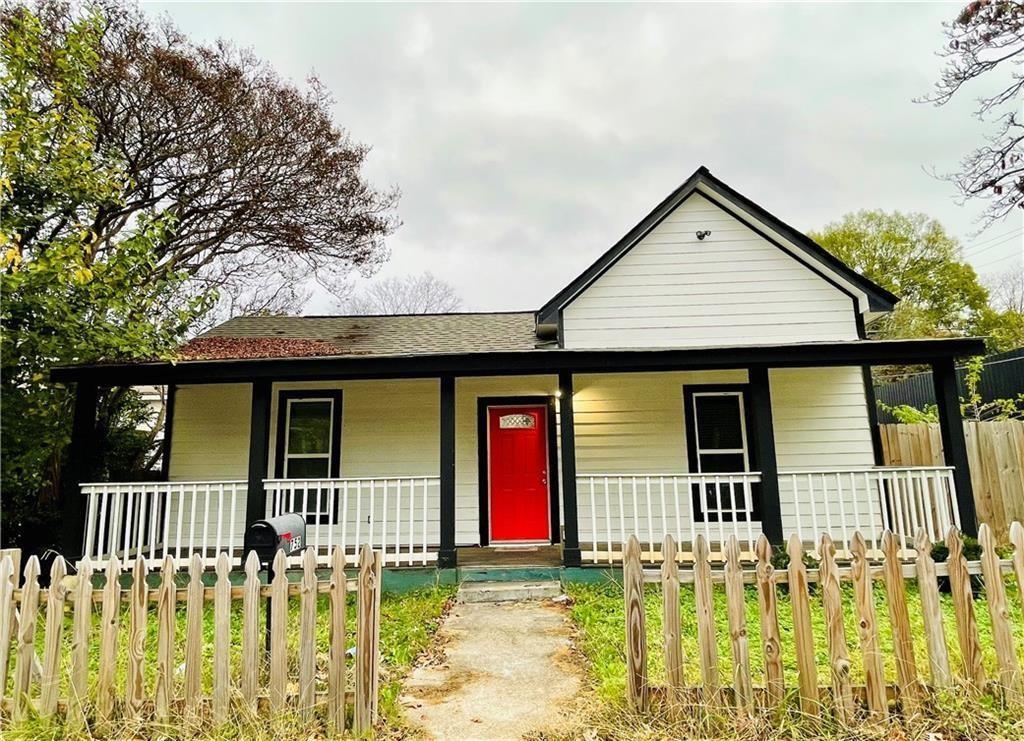 Super Cute Red Door Bungalow! Excellent 2026 FIFA World Cup investment! Situated minutes from 6 Colleges, Mercedes Benz Stadium, I-75/85/20 Expressways and Hartsfield Jackson Airport. Underwent a 2020 full renovation. All major components are 5 years old including flooring, kitchen, bathrooms, electrical and plumbing. HVAC condenser needs replacement. Recently rented for $2600. Zoned R5 Duplex, perfect opportunity for light conversion for value add. 3 separate entrances. Rear bedroom could be easily converted to 1 bedroom or studio. Flexible investment opportunities: mid/short/traditional rental or co-living space.
Awesome location. 4 MARTA Stations within a five mile radius. A short distance to 3 food halls and local parks. Accessible to Downtown, West End, East Point, Grant Park/Summerhill, West Midtown and South Atlanta.