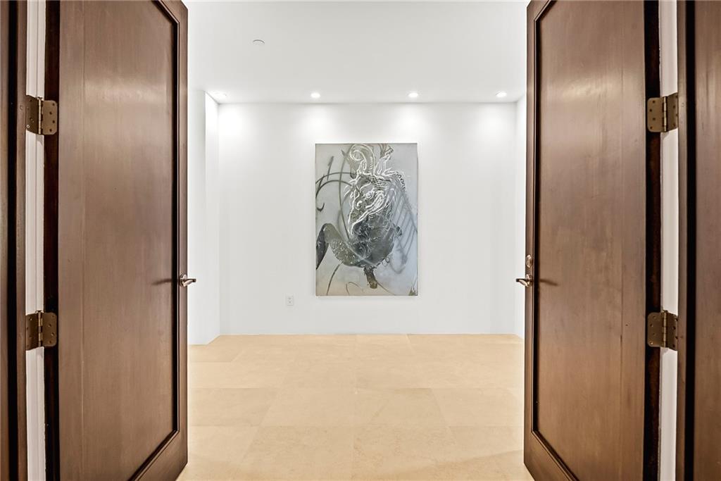 2881 Peachtree Road NE 2304