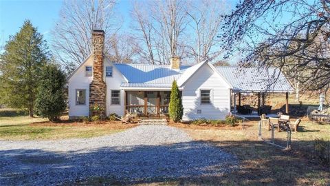 Single Family Residence in Cleveland GA 1545 Pless Road.jpg