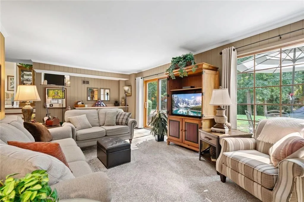 Marietta, Georgia 30067, United States, 4 Bedrooms Bedrooms, ,3 BathroomsBathrooms,Residential,Active,206075