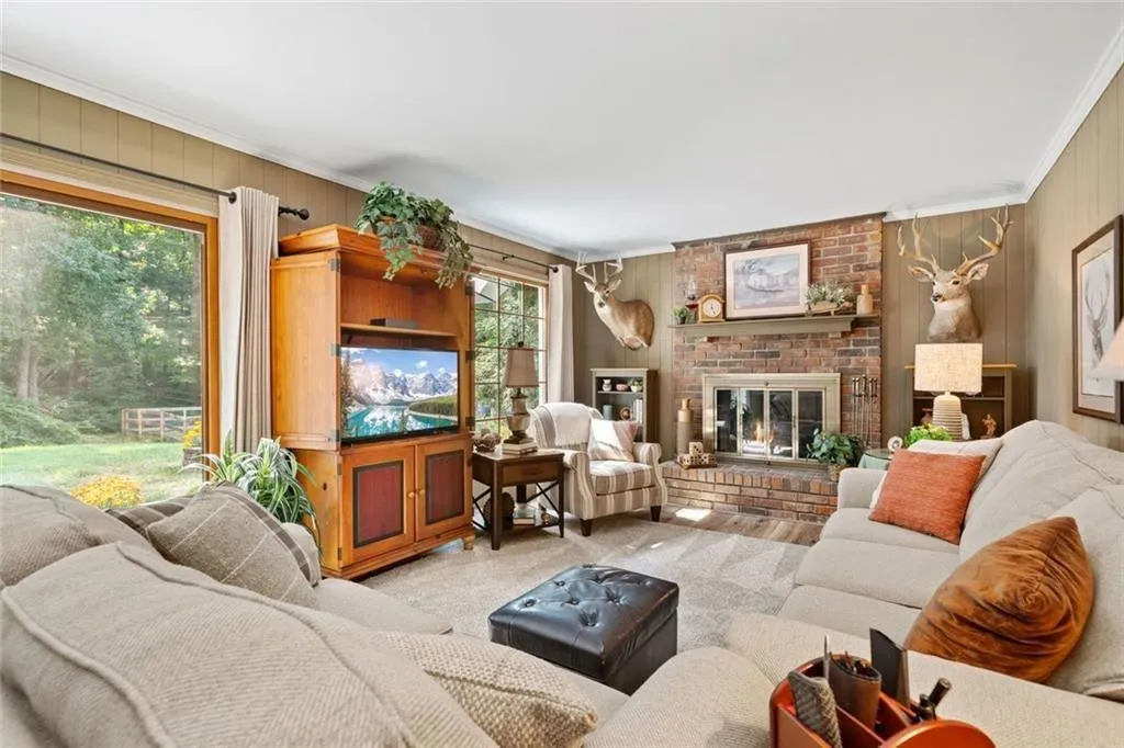 Marietta, Georgia 30067, United States, 4 Bedrooms Bedrooms, ,3 BathroomsBathrooms,Residential,Active,206075