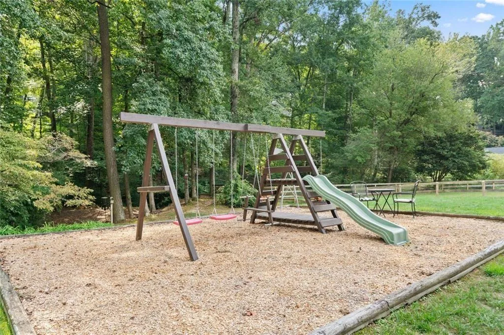 Marietta, Georgia 30067, United States, 4 Bedrooms Bedrooms, ,3 BathroomsBathrooms,Residential,Active,206075