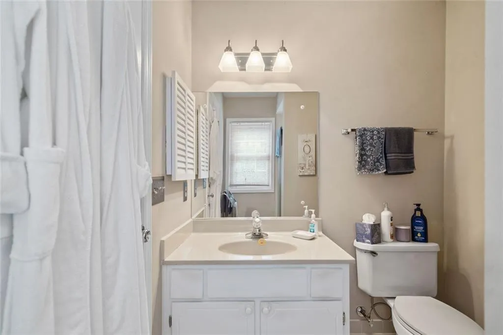 Marietta, Georgia 30067, United States, 4 Bedrooms Bedrooms, ,3 BathroomsBathrooms,Residential,Active,206075