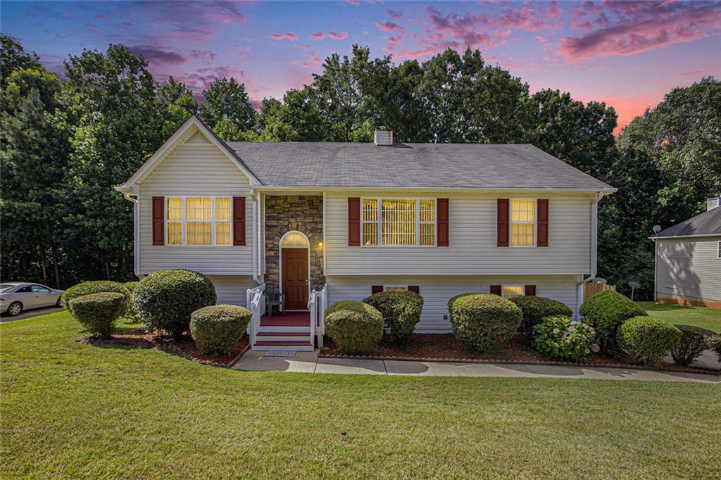 Step into comfort and character in this beautifully maintained split-foyer home located in a quiet Douglasville neighborhood. With 3 spacious bedrooms and 3 full bathrooms, this home offers the perfect blend of functionality and style for everyday living and entertaining.
The heart of the home features an open-concept layout with vaulted ceilings and a stunning double-sided fireplace that connects the living and dining areas, creating a cozy and elegant atmosphere. Natural light pours in through oversized windows, highlighting the updated flooring and thoughtful design details.
The kitchen is equipped with sleek stainless steel appliances and ample counter space, ideal for preparing your favorite meals and hosting gatherings. Downstairs, the fully finished basement provides a flexible space perfect for a media room, home office, guest suite, or recreational area with a full bathroom.
Step outside to enjoy the fenced-in backyard—ideal for pets, play, or peaceful evenings under the stars. The large side-entry garage offers extra storage and easy access. This layout suits many lifestyles.