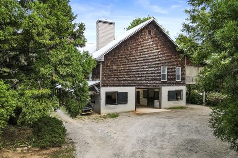 A home in Dawsonville