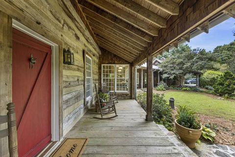 A home in Dawsonville