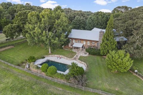 A home in Dawsonville