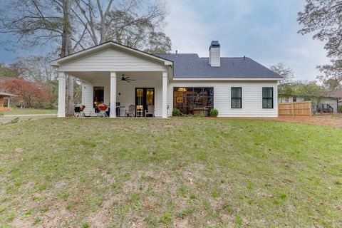 A home in Hoschton