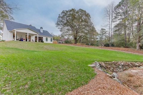 A home in Hoschton