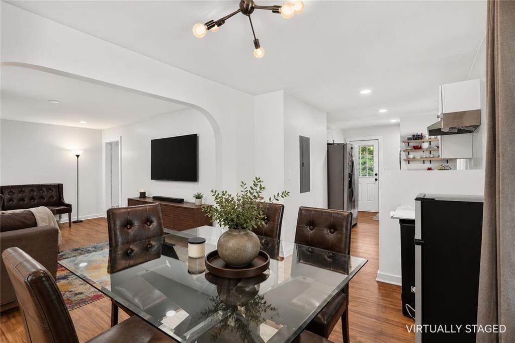 221 Napoleon Drive SW