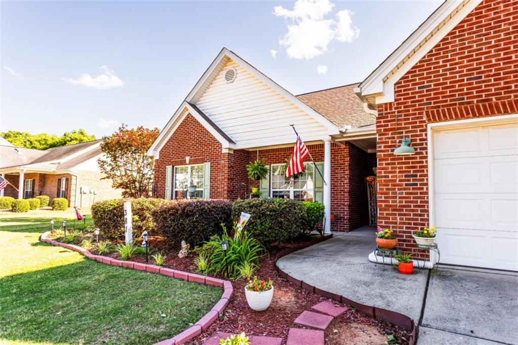 381 Crossroads Drive, Social Circle, Georgia image 2