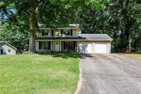 Homes For Sale - 3129 N Woods Trail<br/> Douglasville, GA 30135