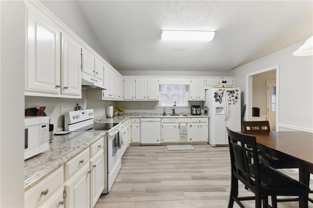 5945 Jim Crow Road, Flowery Branch, Georgia image 18