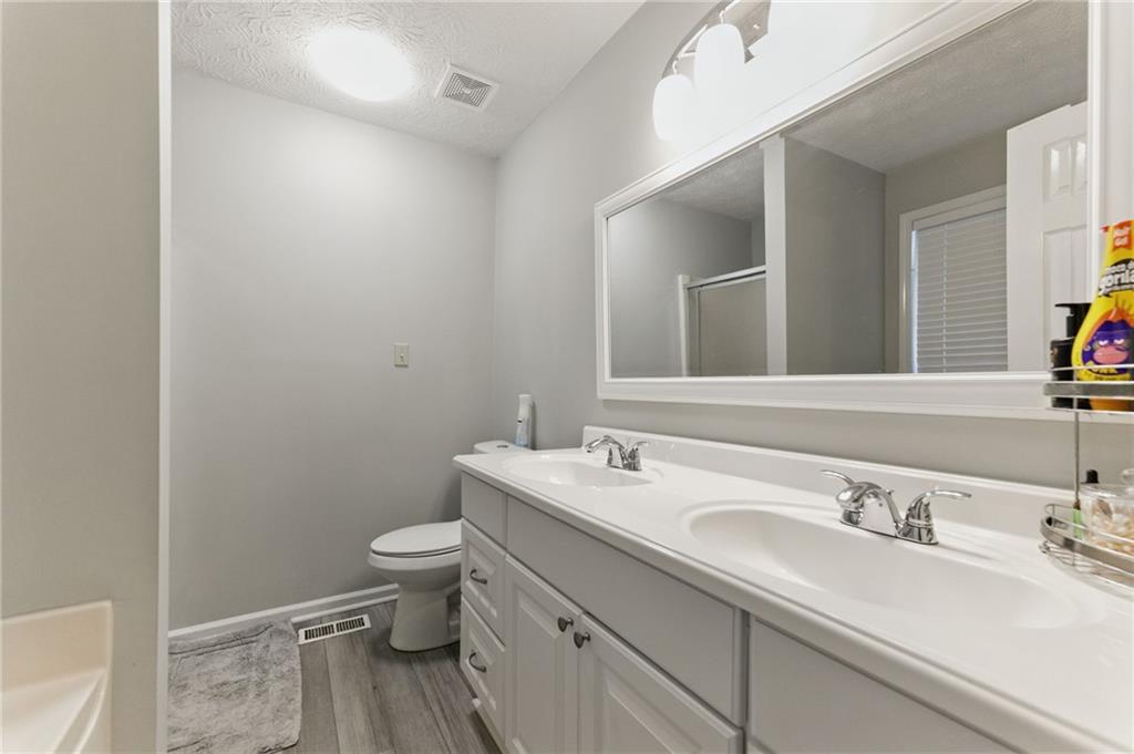 5945 Jim Crow Road, Flowery Branch, Georgia image 9