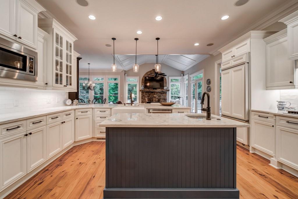 9070 Huntcliff Trace, Sandy Springs, Georgia image 17