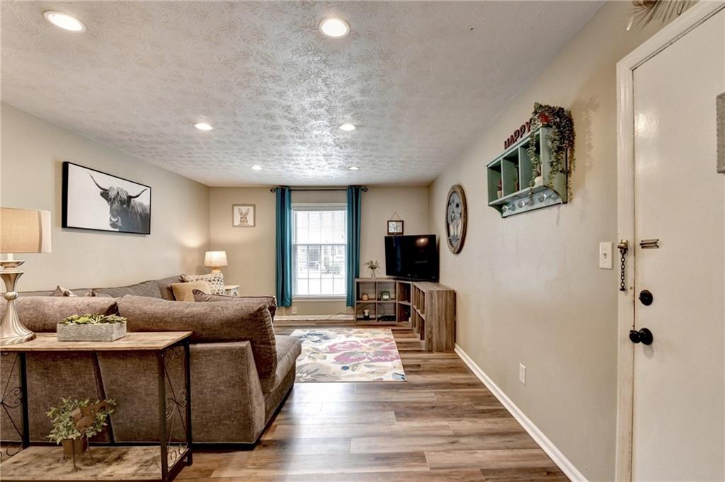 6700 Roswell Road 22B