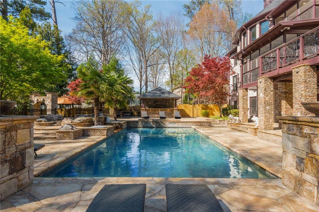 2461 Oak Grove Estates NE