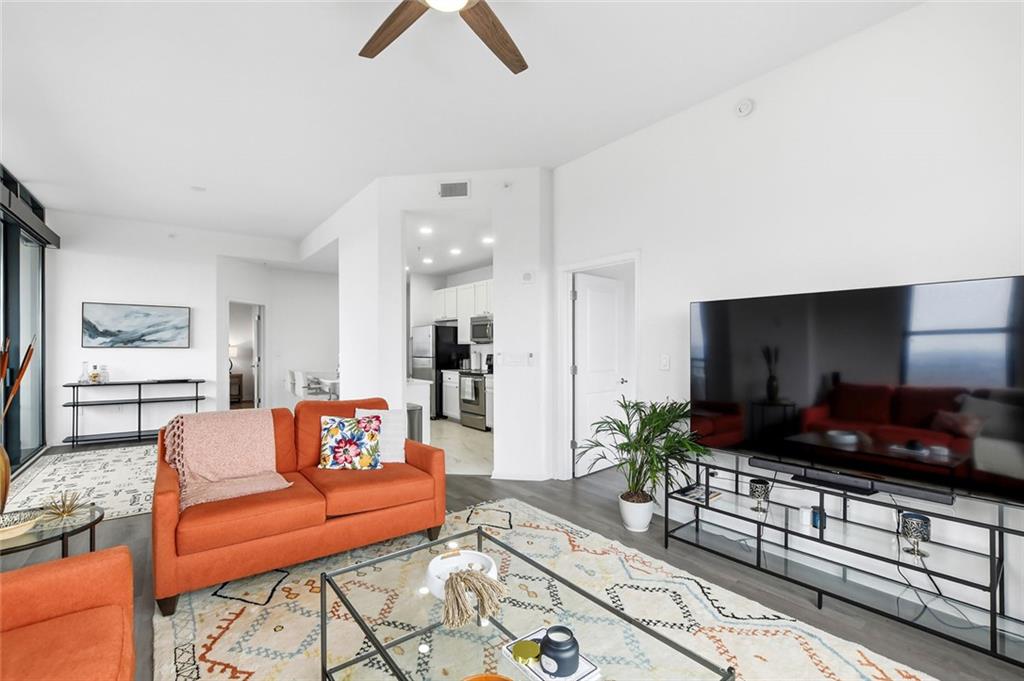 3040 Peachtree Road NW 1811