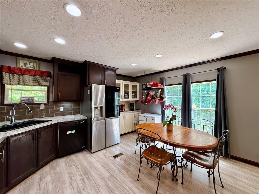 1048 Robin Hood Drive