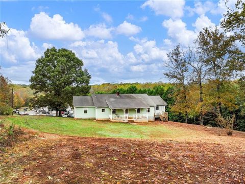 Homes For Sale - 849 Blacksnake Road<br/> Mount Airy, GA 30563