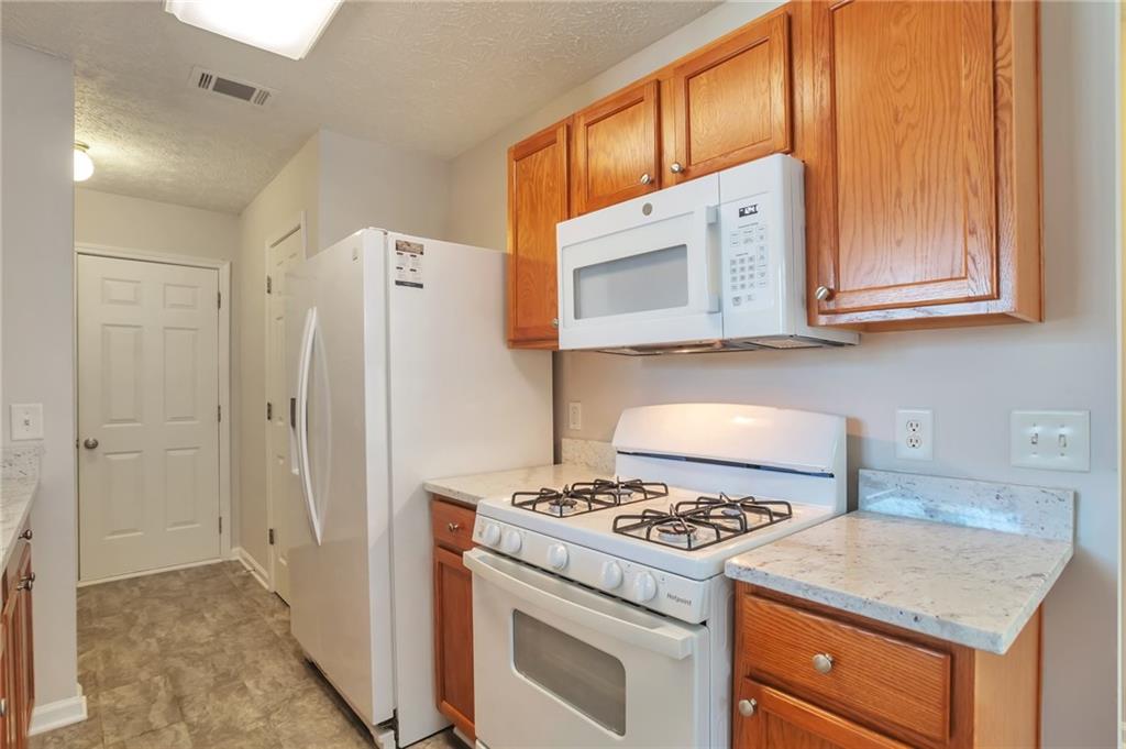 1015 Lakeside Circle, Covington, Georgia image 7