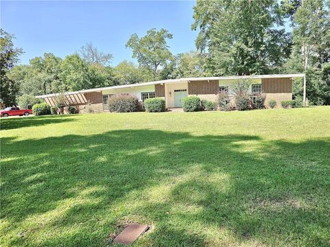 Homes For Sale - 437 Orchard Lane<br/> Sandersville, GA 31082