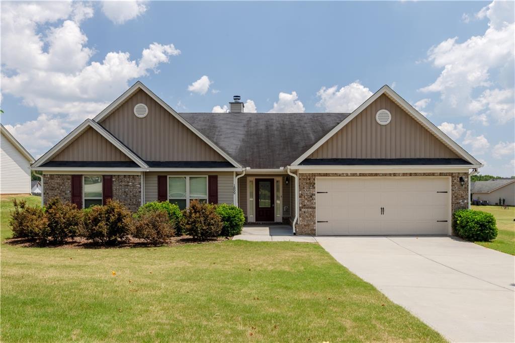 Large 1 Story Stepless Ranch Home Available for RENT!! Very open & bright !! Features 4 bedrooms and 2.5 bath, huge vaulted family room open to large island in kitchen with granite counters and lots of cabinets. Highly sought after City of Jefferson school system. Neighborhood has great amenities including swim, playground, private soccer field and walking trails. Pet is Negotiable.
