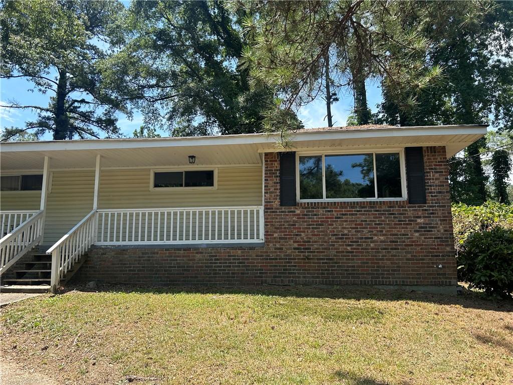 Quiet and secluded duplex unit in a great Douglasville neighborhood. Dedicated driveway for easy in and out parking right at your front door. Enclosed patio room for bonus space, storage, grilling and chilling. 2 bedrooms, 1 bathroom, plus bonus patio room. Clean, empty and ready to make into your home. Great neighbors on the other side of the duplex! Yard work is resident's responsibility. Washer and Dryer connections in Kitchen. 1 pet allowed with pet fee. Trash service, Water and Sewer service, and pest control included in the Rent!