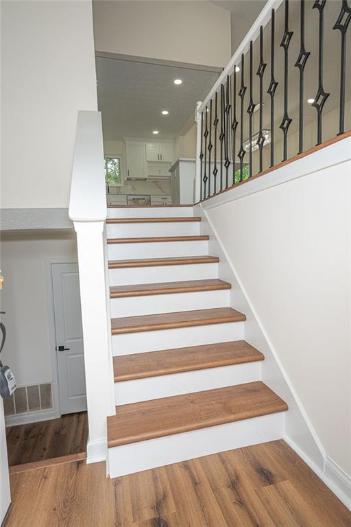 10175 Old Woodland Entry