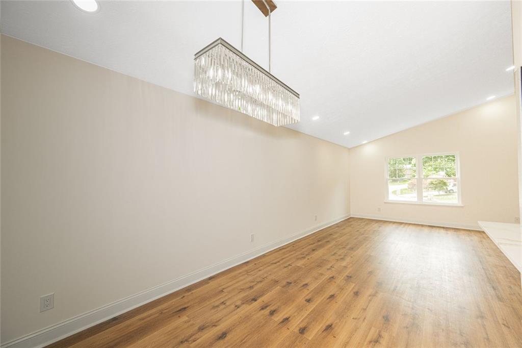 10175 Old Woodland Entry