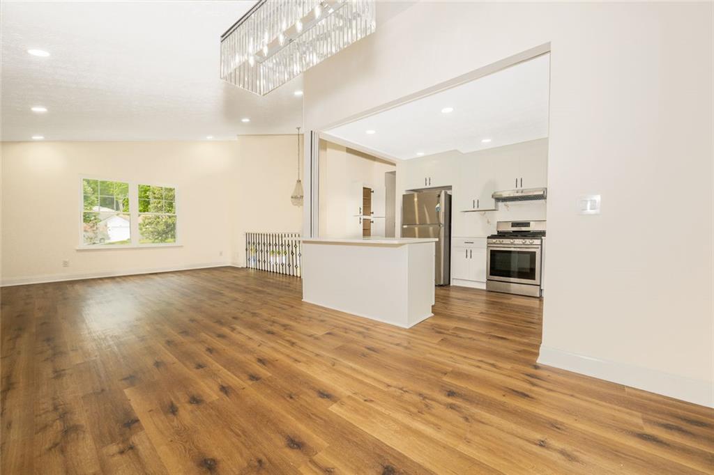 10175 Old Woodland Entry