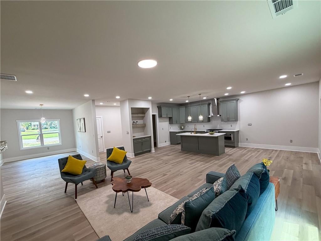 6104 Wandering Way
