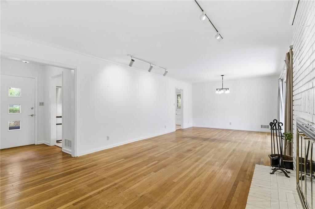 955 Vistavia Circle