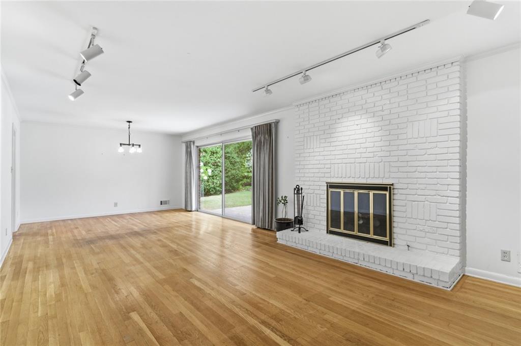 955 Vistavia Circle