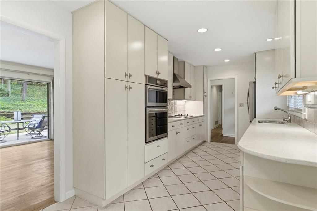 955 Vistavia Circle