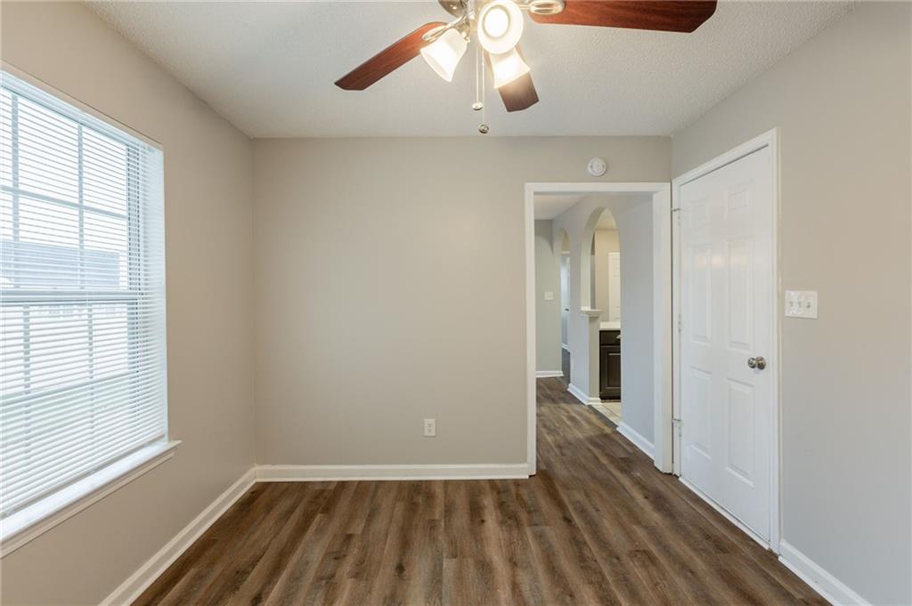 4045 Meadow Glen Way, Fairburn, Georgia image 18
