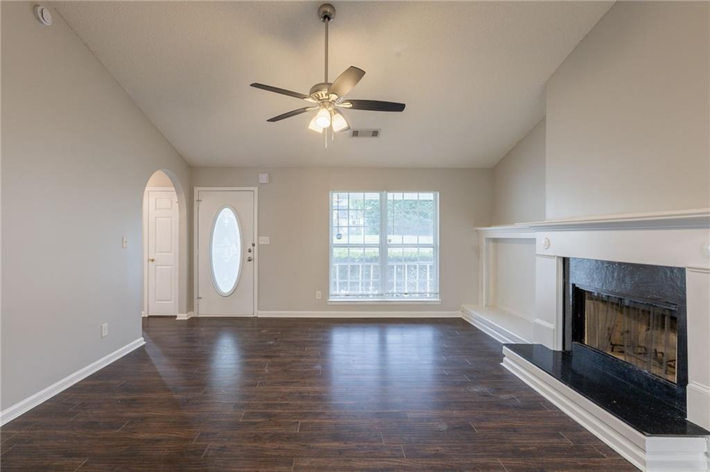 4045 Meadow Glen Way, Fairburn, Georgia image 7