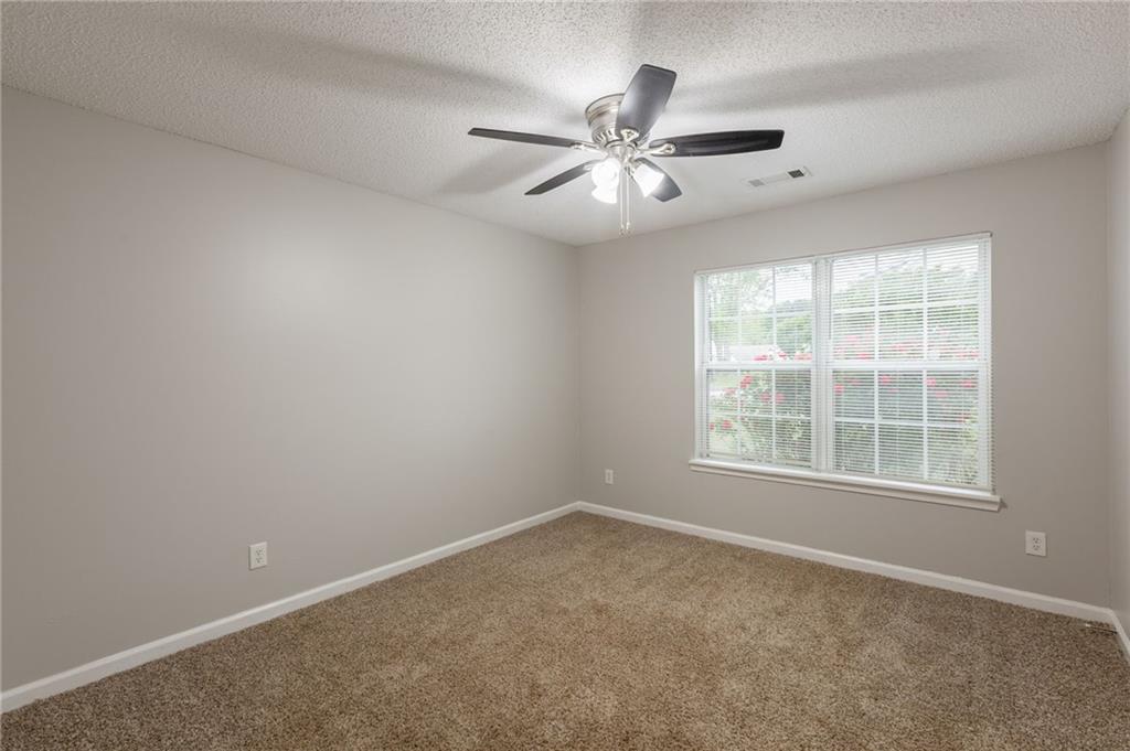 4045 Meadow Glen Way, Fairburn, Georgia image 19