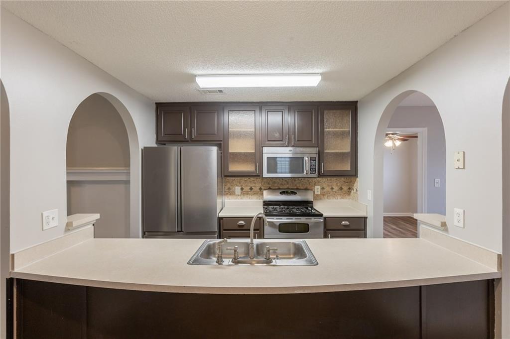4045 Meadow Glen Way, Fairburn, Georgia image 4