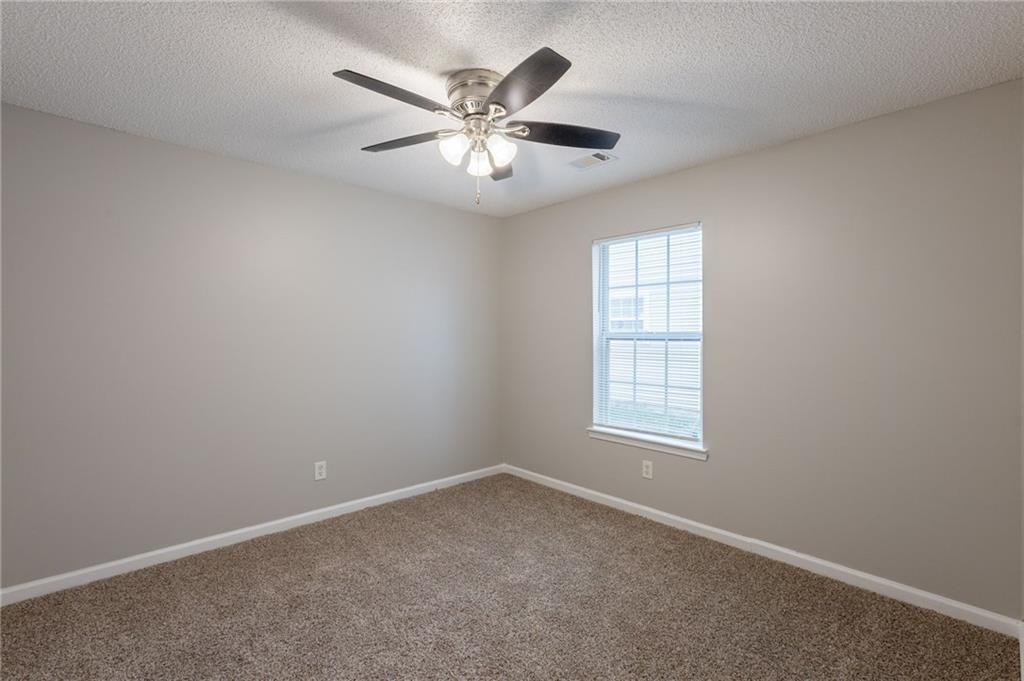 4045 Meadow Glen Way, Fairburn, Georgia image 21