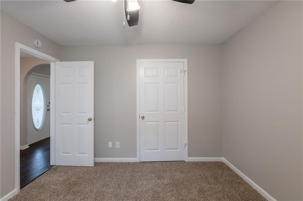 4045 Meadow Glen Way, Fairburn, Georgia image 22
