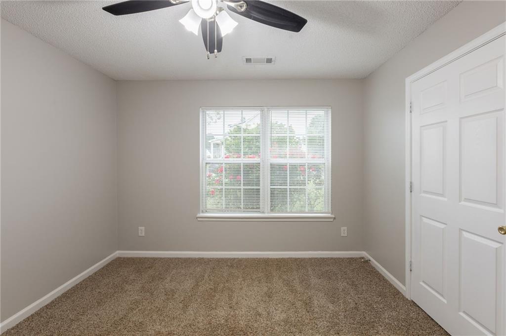 4045 Meadow Glen Way, Fairburn, Georgia image 20