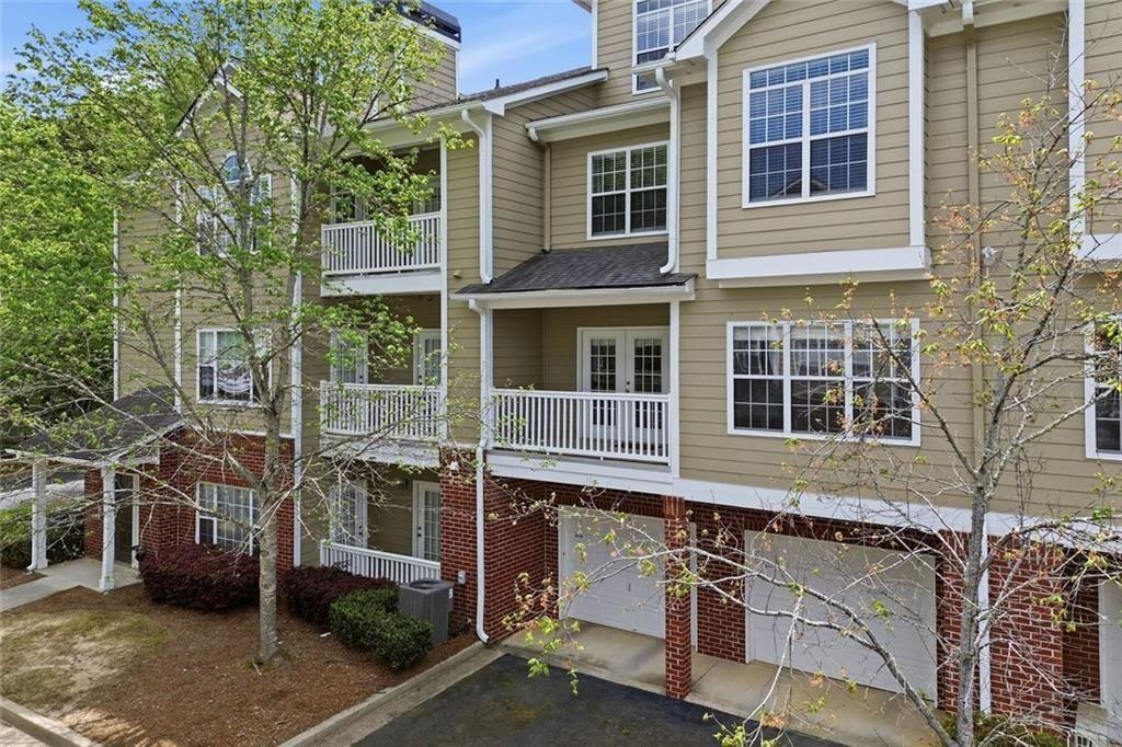 2111 Woodland Lane