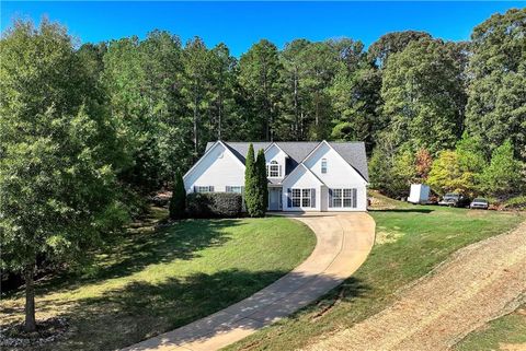 A home in Hoschton