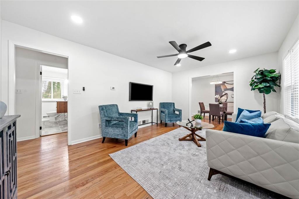 801 N EVELYN NW